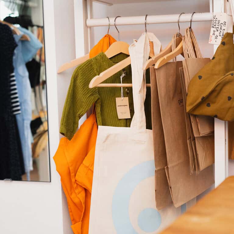 Kleidung im Sortiment von Gloria Secondhand in Zürich