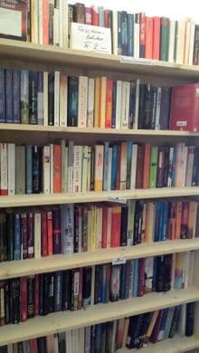 Bücherregal der Brockenstube Oberhofen