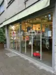 Schaufenster des Kindersecondhandladens Mosaic in Biel/Bienne