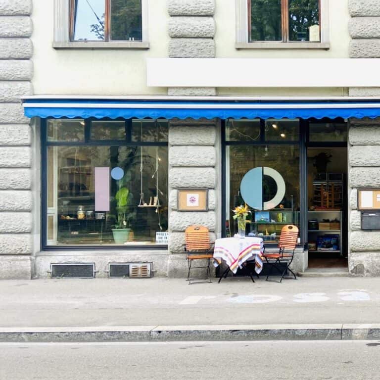 Ladenfassade von rosa in Zürich